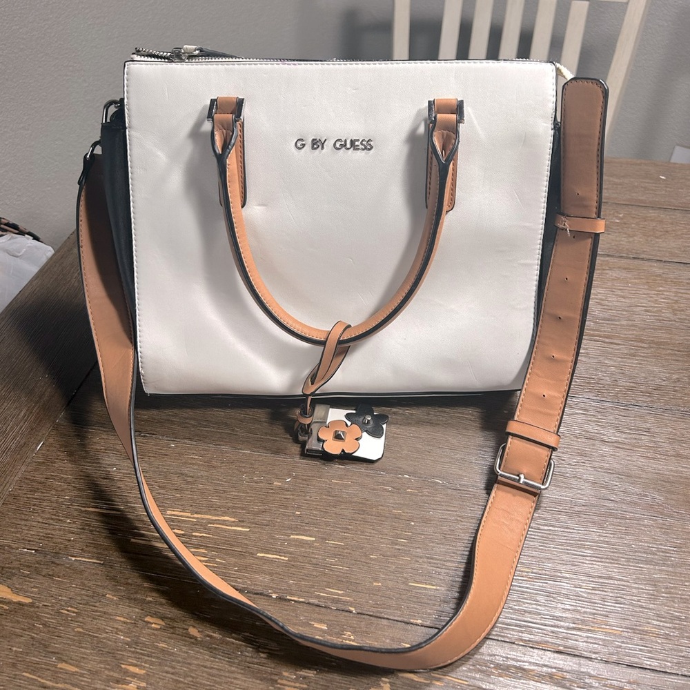 Guess shoulder bag 12x10